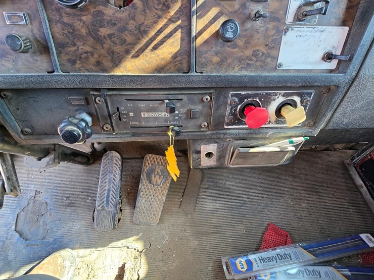 1993-kenworth-t800b-image-27