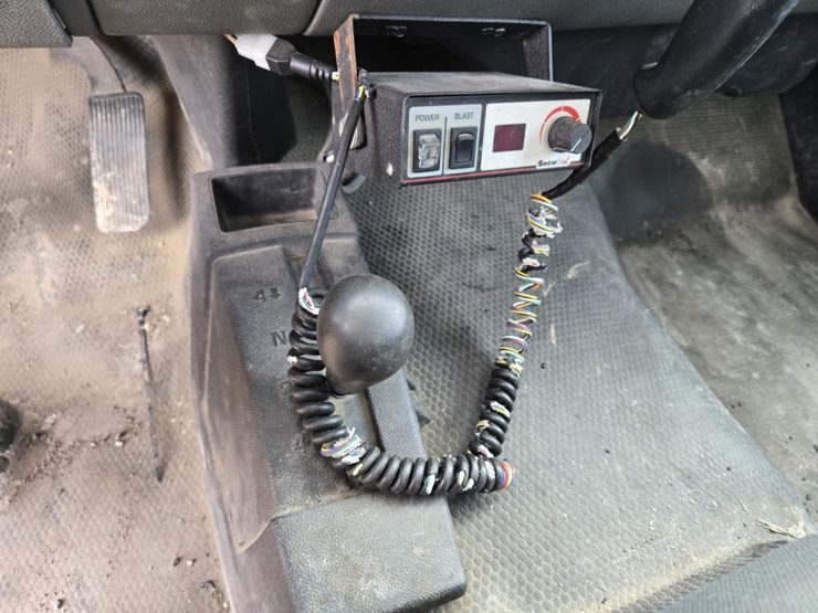 2013-chevrolet-k2500-image-18