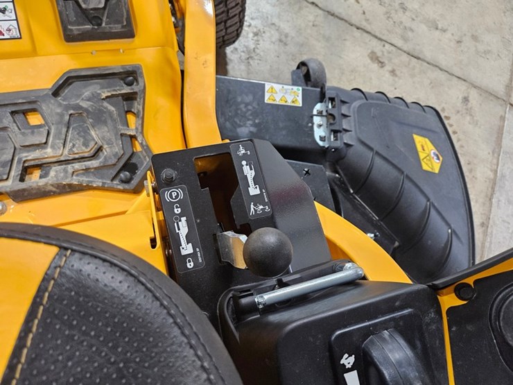 #699-•-2024-cub-cadet-ultima-zts2-zero-turn-mower-image-19