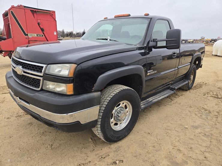 #50-•-2006-chevroley-k2500-hd-truck-image-1
