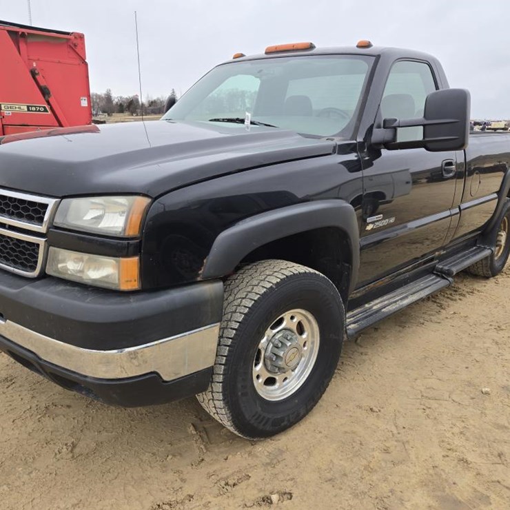 #50 • 2006 CHEVROLEY K2500 HD TRUCK
