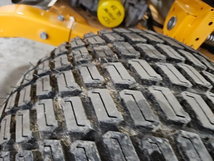 #699-•-2024-cub-cadet-ultima-zts2-zero-turn-mower-image-29