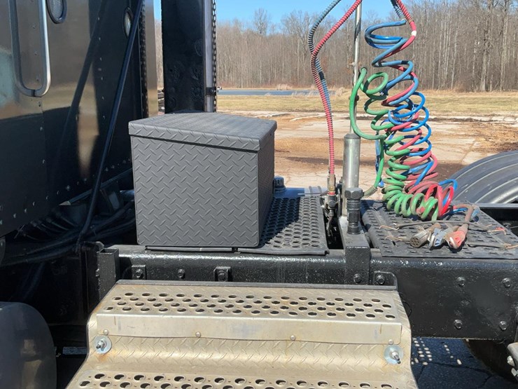 1999-kenworth-t800b-image-78