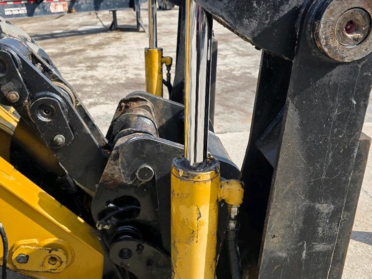 2011-caterpillar-924h-image-32