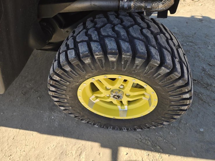 2023-john-deere-gator-image-13