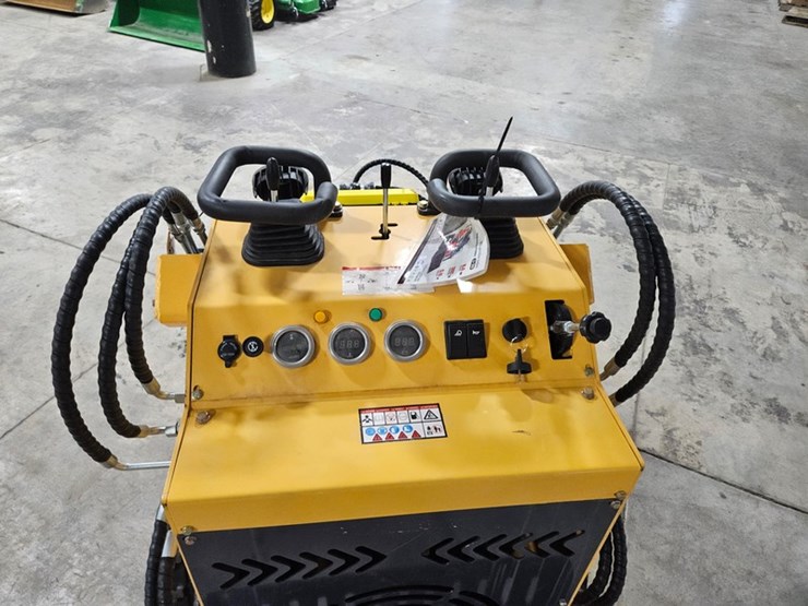 chevrolet-1ton-image-18