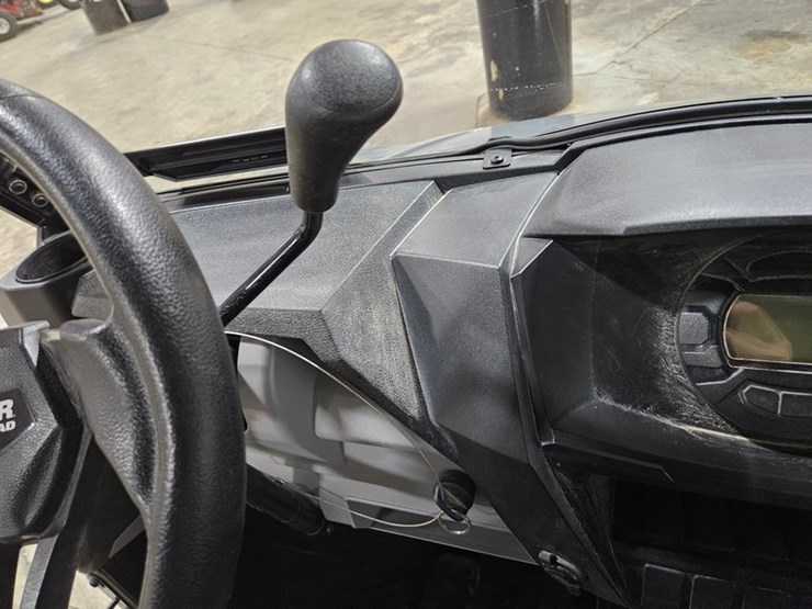 2019-john-deere-gator-image-28