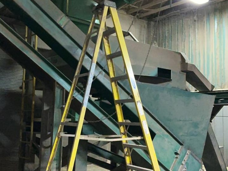 #260-•-step-ladder-and-chain-hoist-image-4