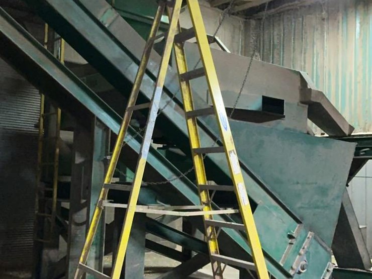 #260-•-step-ladder-and-chain-hoist-image-7