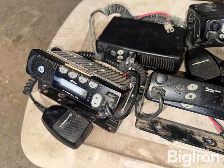 business-band-radios-image-12