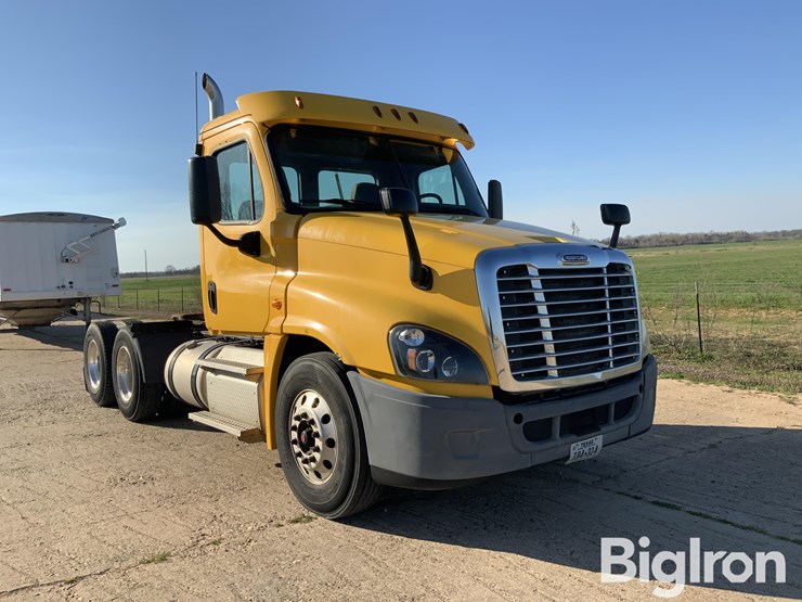 2016-freightliner-cascadia-125-image-3