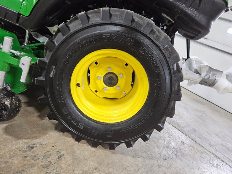 2024-john-deere-1025r-image-39