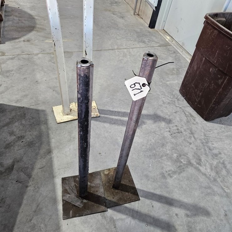 #671 • 2 Support Stands