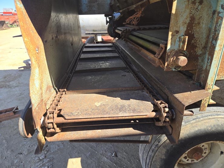 #246-•-forage-king-tandem-axle-silage-wagon-image-4