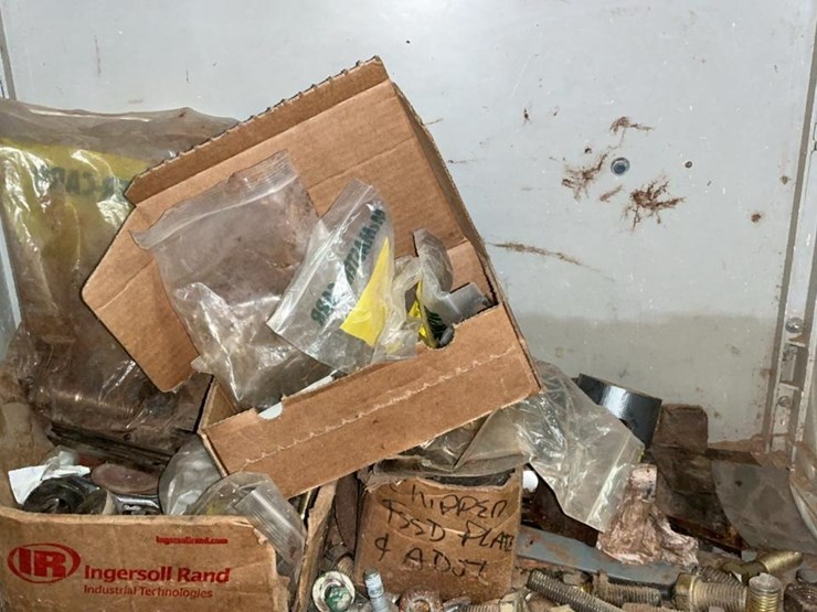 #252-•-storage-cabinet-and-parts-image-5