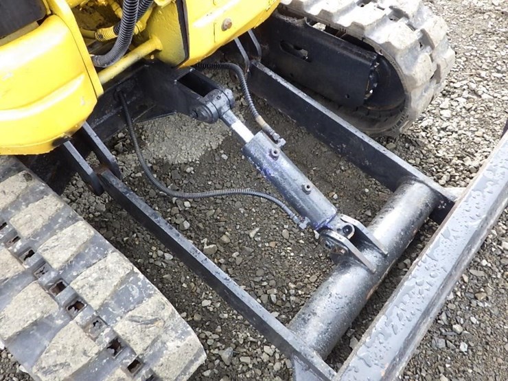 komatsu-pc12uu-image-25