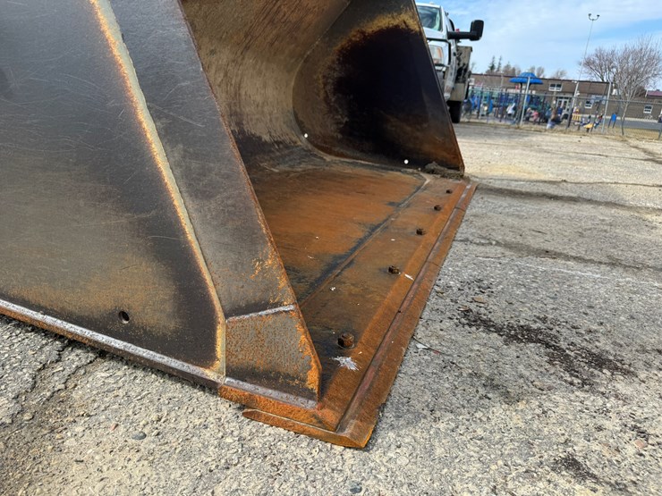 #3277-•-2016-liebherr-542-wheel-loader-w/-plow-and-chains-image-66