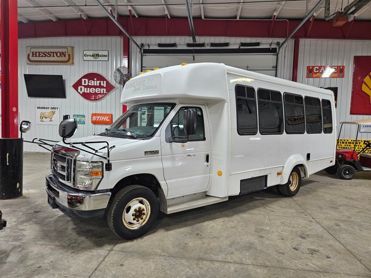 2012-ford-e350-image-1