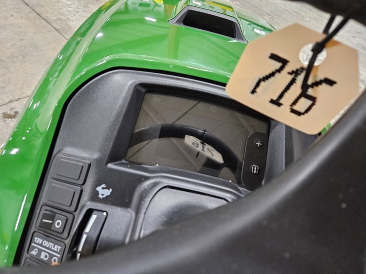 2020-john-deere-x758-image-28