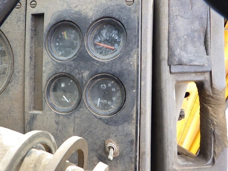 2005-elgin-sc-8000-s/a-street-sweeper-image-37