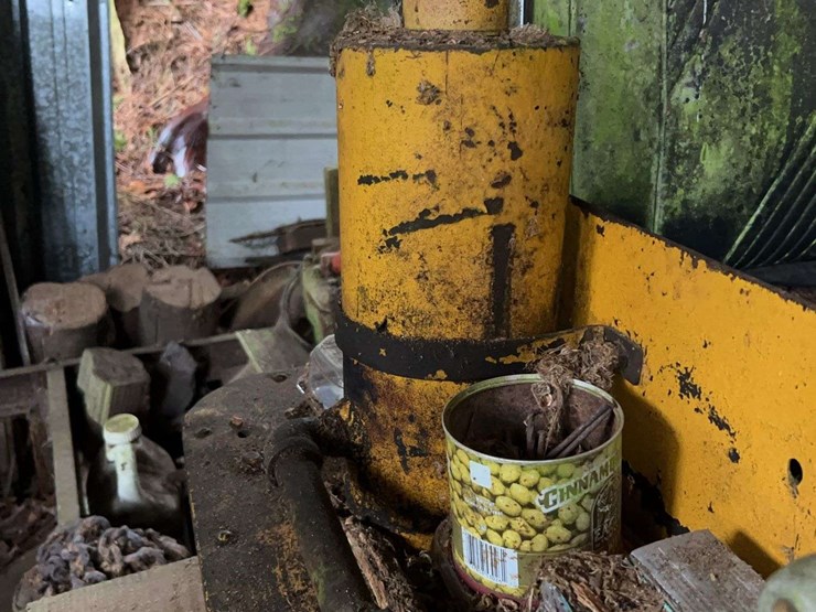 caterpillar-fifteen-image-25