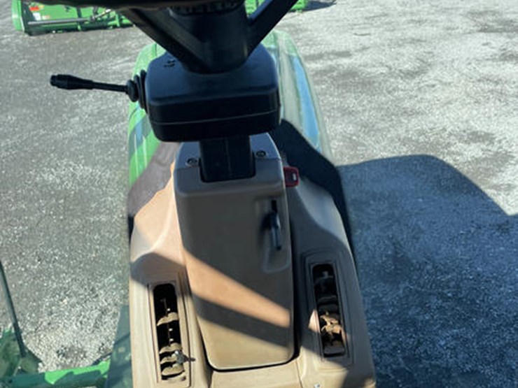 2002-john-deere-8520t-image-39