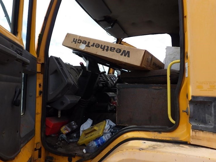 2005-elgin-sc-8000-s/a-street-sweeper-image-29