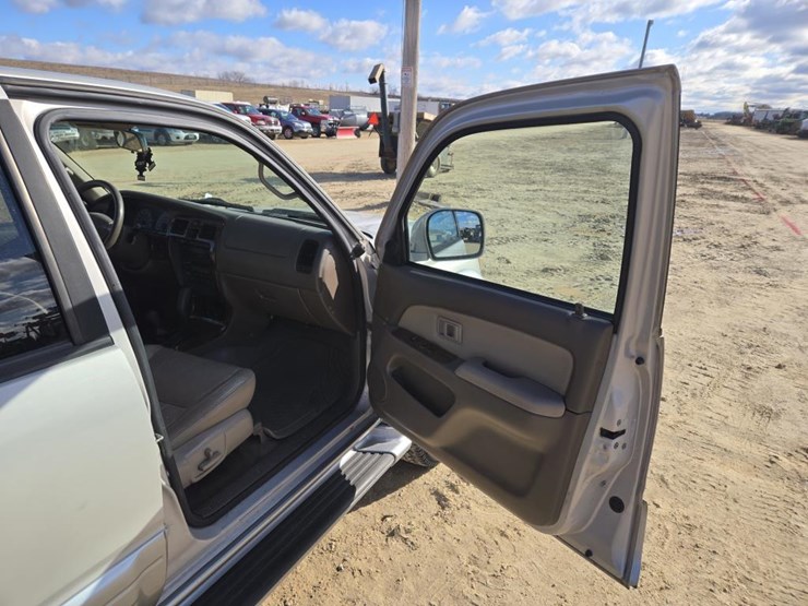 2000-toyota-4-runner-limited-image-13