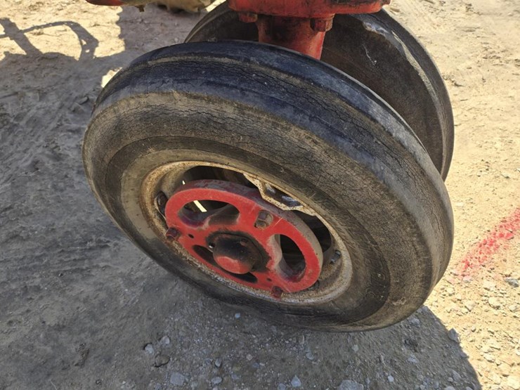 #223-•-farmall-m-tractor-image-4