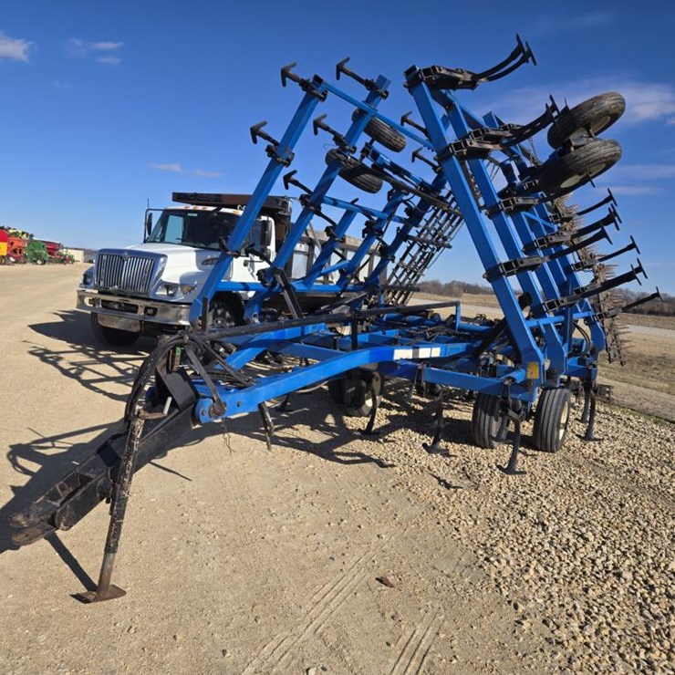 #279 • 1992 DMI 28' TIGERMATE FIELD CULTIVATOR