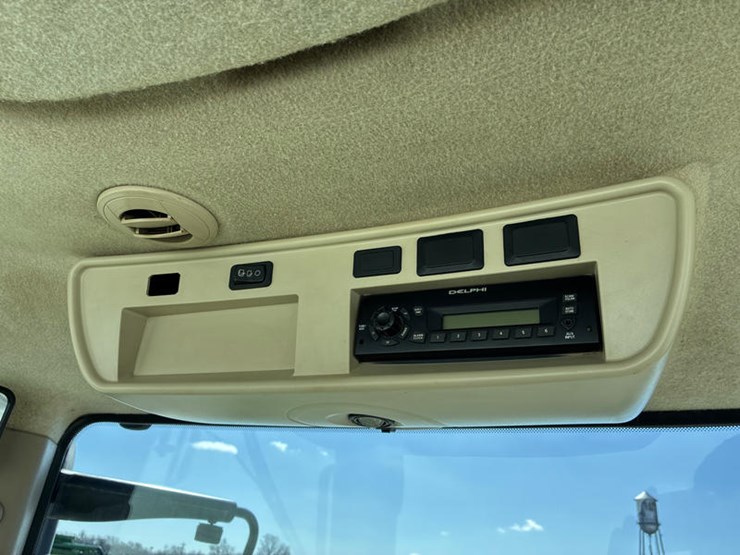 2013-john-deere-8360r-image-66