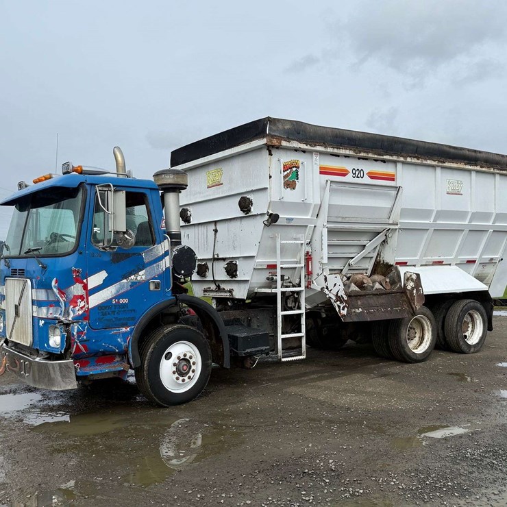 1996 Volvo WX Feed Truck - Albany, OR