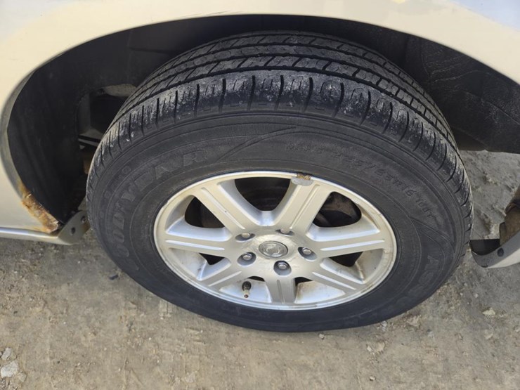 2010-chrysler-town-&-country-touring-image-13