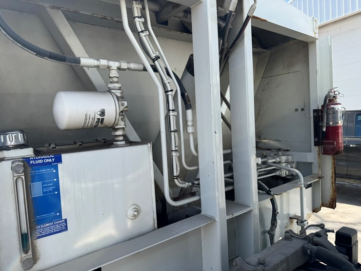 2018-isuzu-nrr-image-57