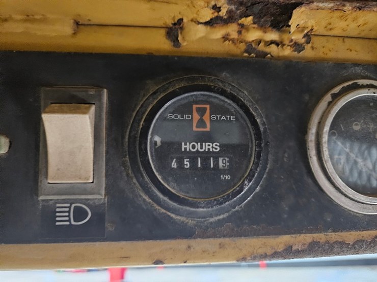 new-holland-l555-image-27