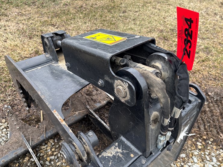 #2324-•-caterpillar-84"-skid-steer-grapple-bucket-image-14