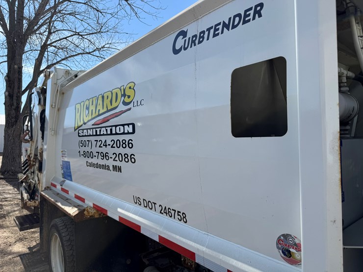 2018-isuzu-nrr-image-18