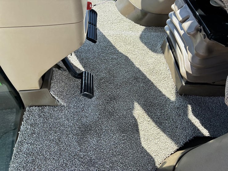 2013-john-deere-8360r-image-60