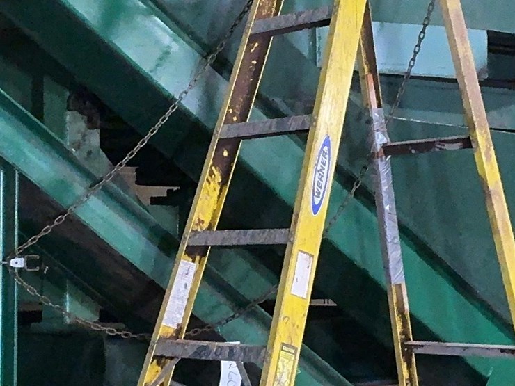 #260-•-step-ladder-and-chain-hoist-image-12