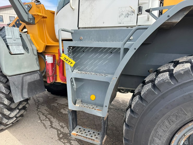 #3277-•-2016-liebherr-542-wheel-loader-w/-plow-and-chains-image-12