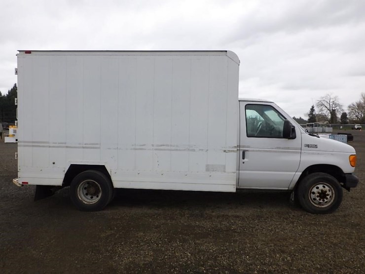 2004-ford-e350-image-4