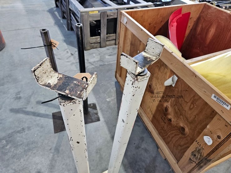 #672-•-2-cab-support-stands-image-4