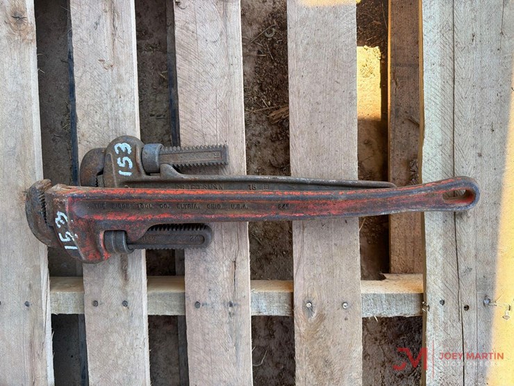 (2)-pipe-wrenches-image-1