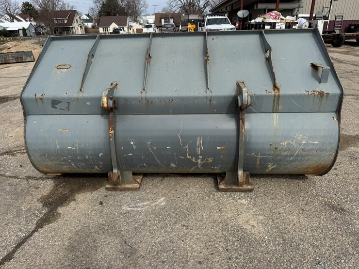 #3277-•-2016-liebherr-542-wheel-loader-w/-plow-and-chains-image-63