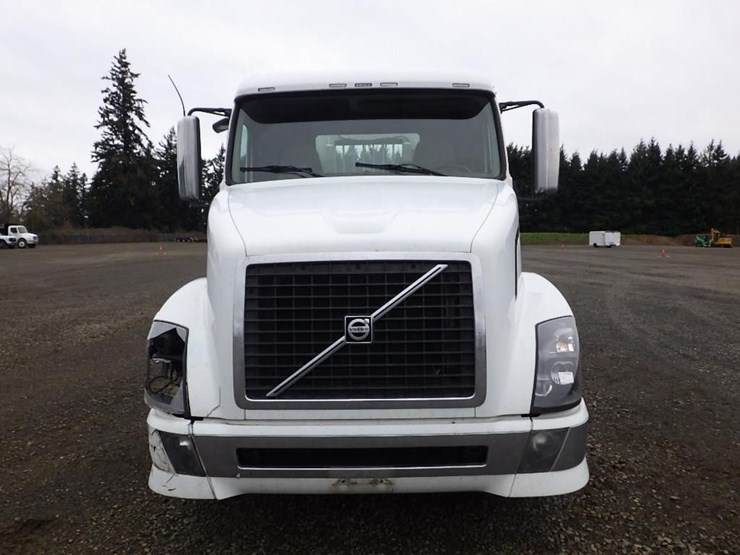 2011-volvo-vnl-t/a-truck-tractor-image-2