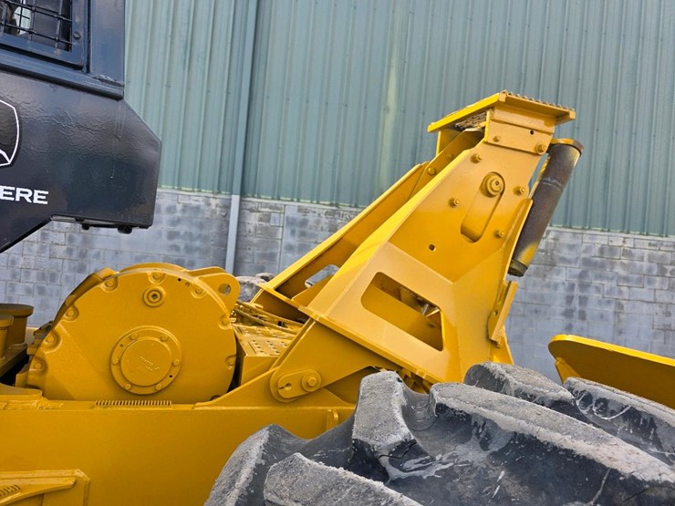 2003-deere-540g-iii-image-38