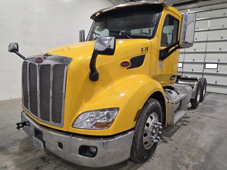 2017-peterbilt-579-image-5