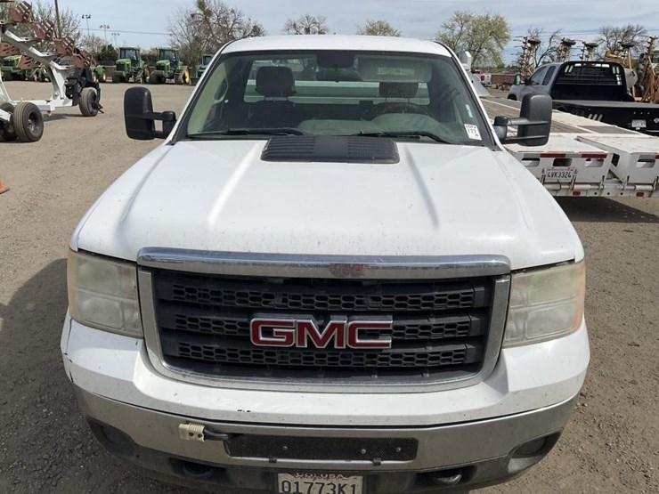 2013-gmc-2500-image-8