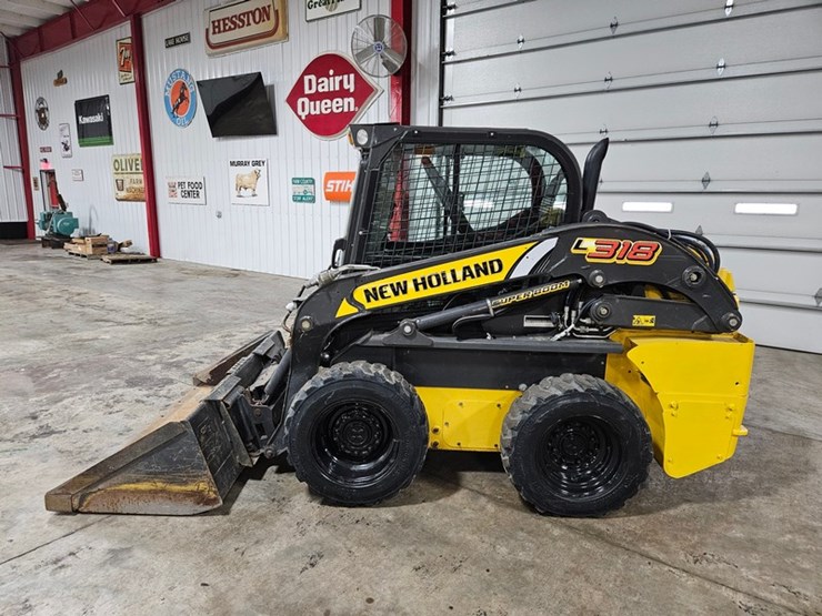 2021-new-holland-l318-image-2