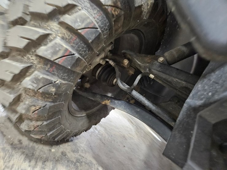 2019-john-deere-gator-image-33